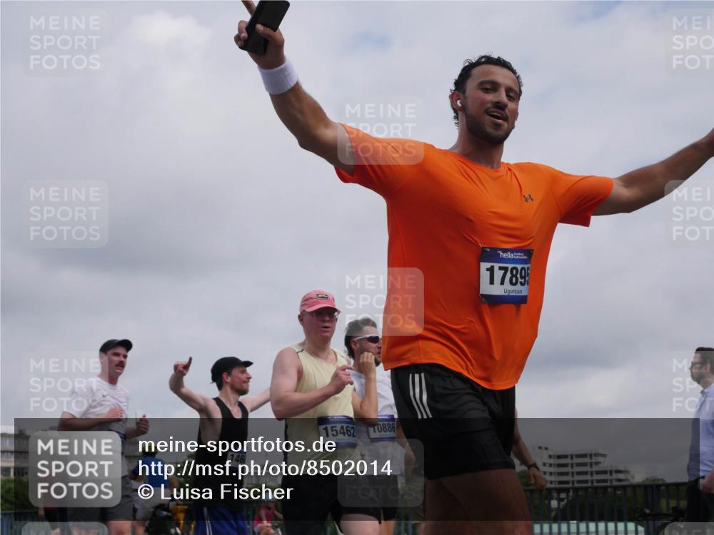 29.06.2025 - hella hamburg halbmarathon Luisa Fischer http://msf.ph/oto/8502014 29.06.2025 10:09:45 Kennedybrücke 1237, 146, 15462, 0886, 17895, 1981, 4550, 4666, 5951, 8960, 10736, 10886 meine-sportfotos.de