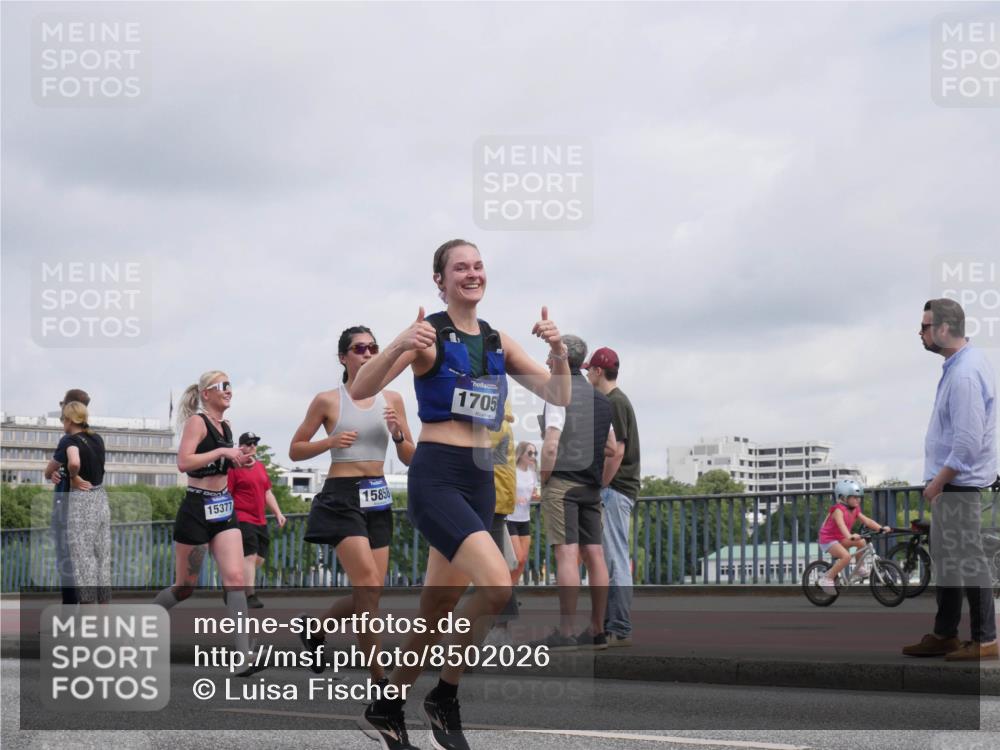 29.06.2025 - hella hamburg halbmarathon Luisa Fischer http://msf.ph/oto/8502026 29.06.2025 10:09:47 Kennedybrücke 15377, 15858, 1705, 4550, 5951, 6572, 8960, 10297, 10736, 10886 meine-sportfotos.de