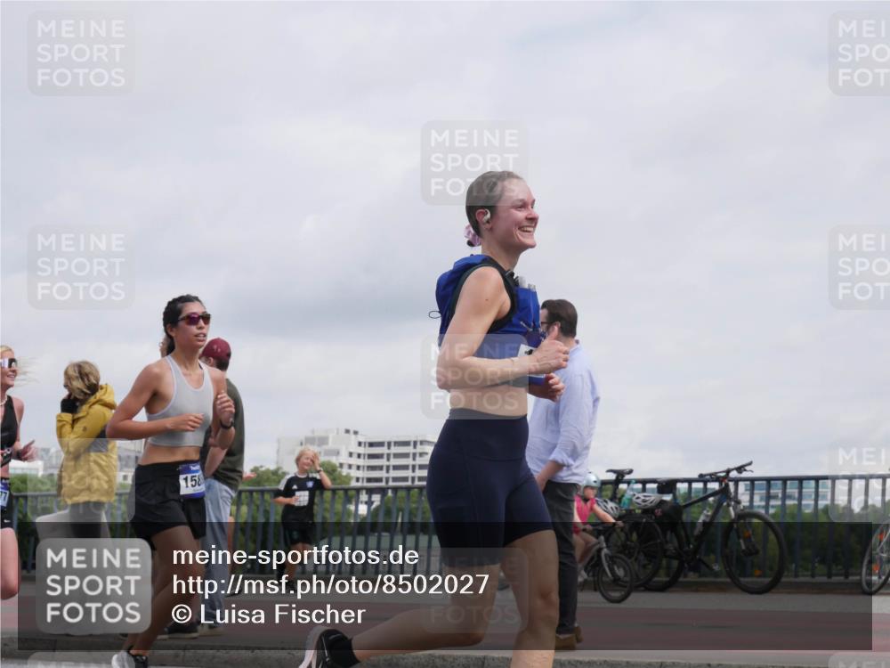 29.06.2025 - hella hamburg halbmarathon Luisa Fischer http://msf.ph/oto/8502027 29.06.2025 10:09:48 Kennedybrücke 158, 1245, 4550, 5951, 6572, 8960, 10297, 10736 meine-sportfotos.de