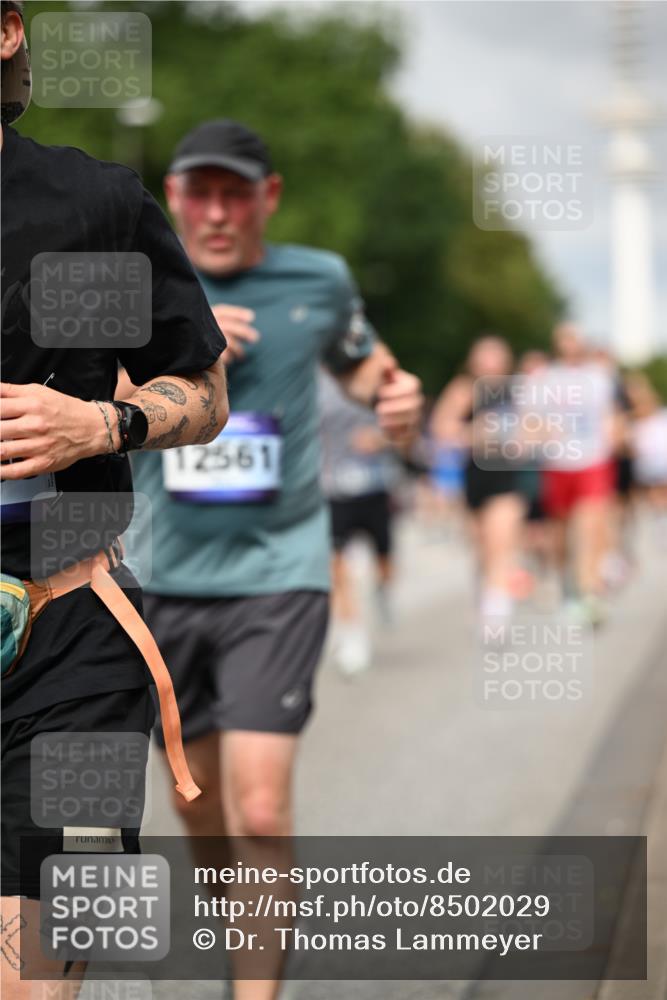29.06.2025 - hella hamburg halbmarathon Dr. Thomas Lammeyer http://msf.ph/oto/8502029 29.06.2025 10:25:23 Kennedybrücke 1028, 1266, 1658, 2325, 2383, 2635, 2956, 2986, 3161, 3247, 3434, 3813, 4082, 4350, 5041, 5373, 5625, 5767, 6275, 6308, 7018, 7553, 7608, 7781, 8726, 8844, 9100, 9108, 9501, 9624, 10050, 10602 meine-sportfotos.de
