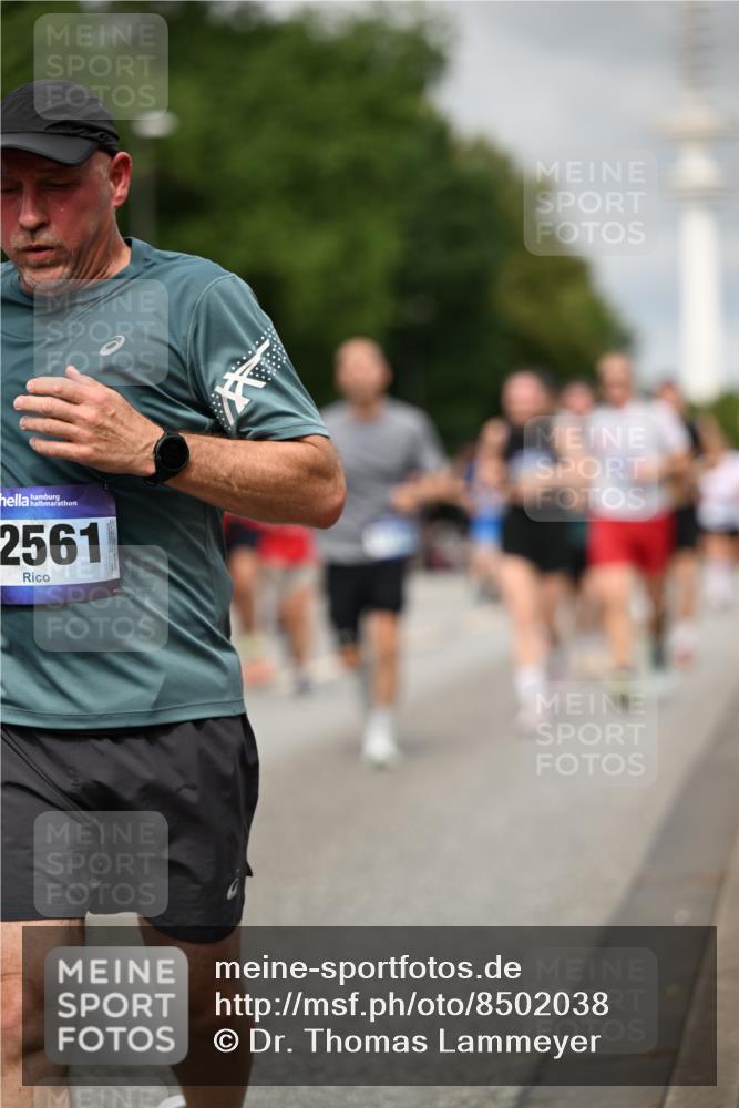 29.06.2025 - hella hamburg halbmarathon Dr. Thomas Lammeyer http://msf.ph/oto/8502038 29.06.2025 10:25:23 Kennedybrücke 1028, 1266, 1658, 2325, 2383, 2635, 2956, 2986, 3161, 3247, 3434, 3813, 4082, 4350, 5041, 5373, 5625, 5767, 6275, 6308, 7018, 7553, 7608, 7781, 8726, 8844, 9100, 9108, 9501, 9624, 10050, 10602 meine-sportfotos.de