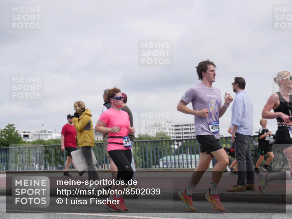 29.06.2025 - hella hamburg halbmarathon Luisa Fischer http://msf.ph/oto/8502039 29.06.2025 10:09:49 Kennedybrücke 59, 4550, 1245, 4550, 5951, 6572, 8960, 10297 meine-sportfotos.de