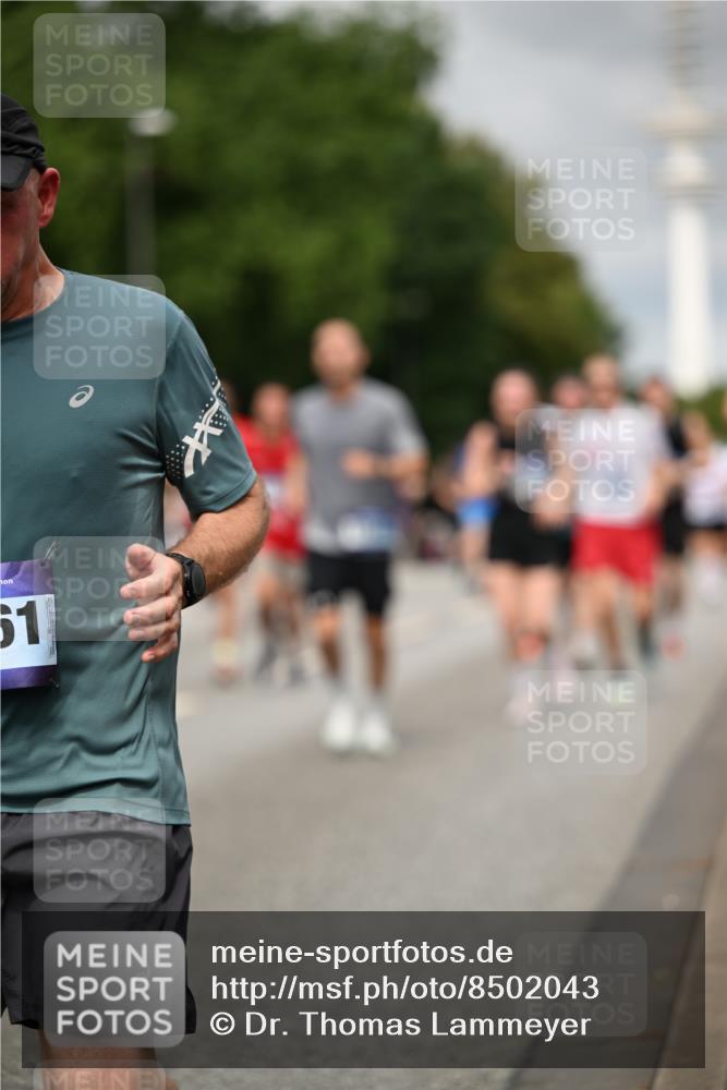 29.06.2025 - hella hamburg halbmarathon Dr. Thomas Lammeyer http://msf.ph/oto/8502043 29.06.2025 10:25:23 Kennedybrücke 1028, 1266, 1658, 2325, 2383, 2635, 2956, 2986, 3161, 3247, 3434, 3813, 4082, 4350, 5041, 5373, 5625, 5767, 6275, 6308, 7018, 7553, 7608, 7781, 8726, 8844, 9100, 9108, 9501, 9624, 10050, 10602 meine-sportfotos.de