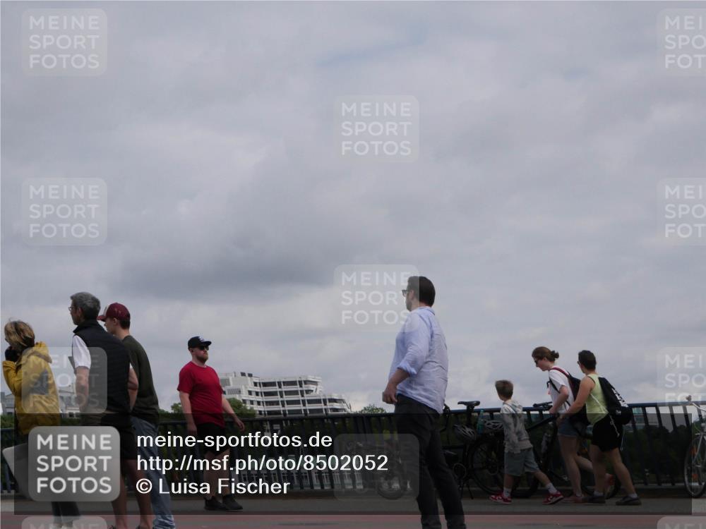 29.06.2025 - hella hamburg halbmarathon Luisa Fischer http://msf.ph/oto/8502052 29.06.2025 10:09:51 Kennedybrücke 1245, 4550, 5951, 6572, 8960, 9560, 10297 meine-sportfotos.de