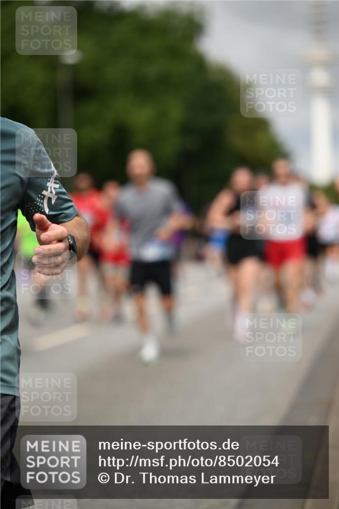 29.06.2025 - hella hamburg halbmarathon Dr. Thomas Lammeyer http://msf.ph/oto/8502054 29.06.2025 10:25:24 Kennedybrücke 1028, 1266, 1658, 2325, 2383, 2635, 2956, 2986, 3247, 3434, 3813, 4082, 4350, 4786, 5041, 5373, 5395, 5625, 5767, 6275, 6308, 7018, 7553, 7608, 7781, 8095, 8726, 8844, 9100, 9108, 9501, 9624, 10050, 10602 meine-sportfotos.de
