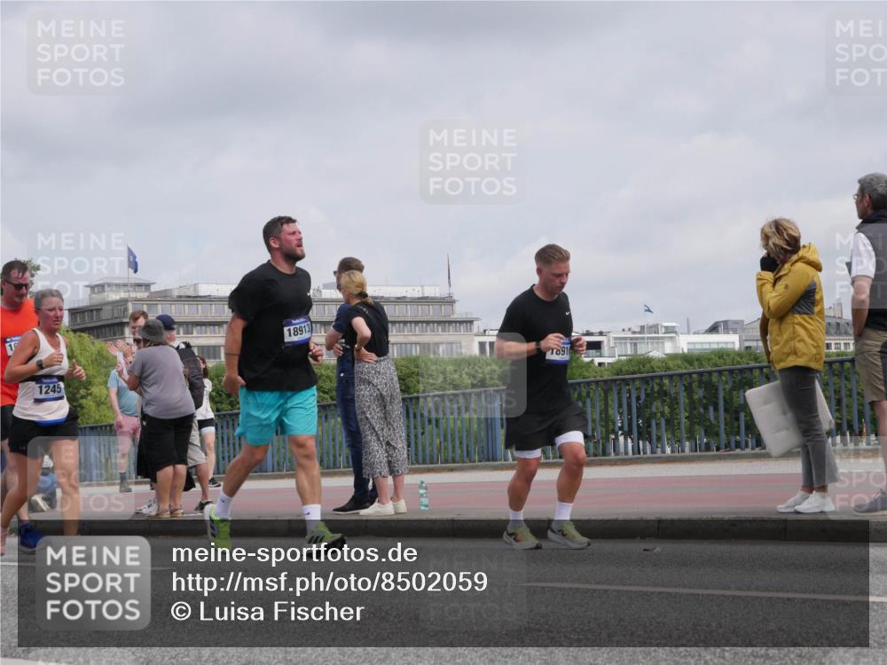 29.06.2025 - hella hamburg halbmarathon Luisa Fischer http://msf.ph/oto/8502059 29.06.2025 10:09:54 Kennedybrücke 1245, 18913, 891, 1245, 6314, 6572, 6664, 9560, 10212, 10297 meine-sportfotos.de