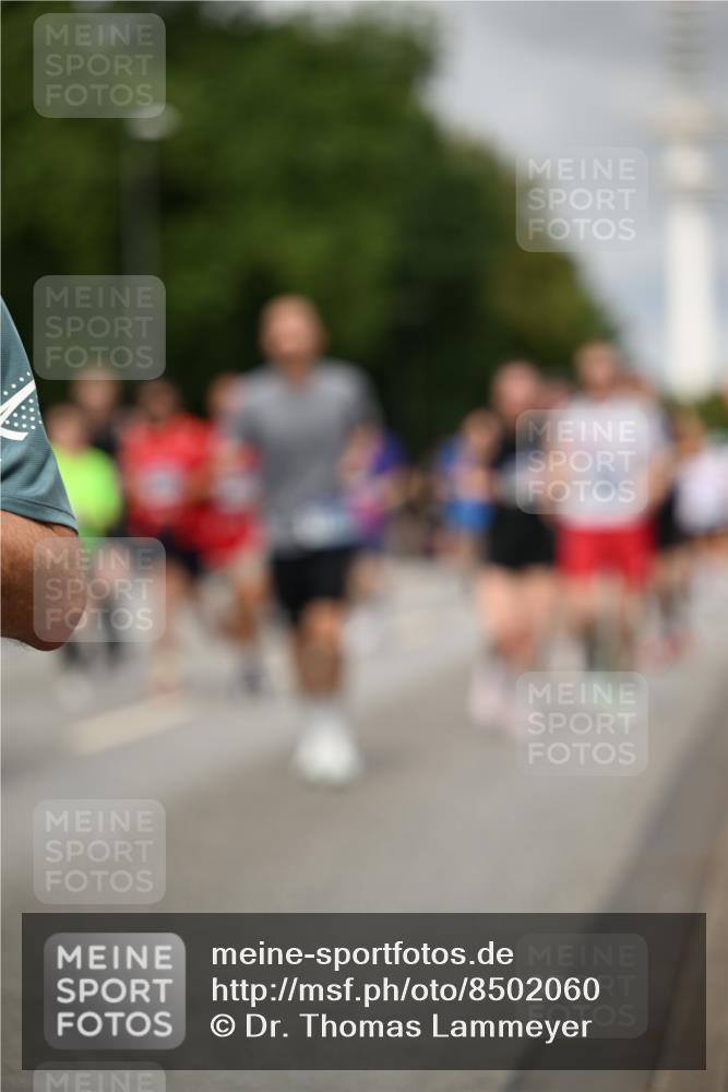 29.06.2025 - hella hamburg halbmarathon Dr. Thomas Lammeyer http://msf.ph/oto/8502060 29.06.2025 10:25:24 Kennedybrücke 1028, 1266, 1658, 2325, 2383, 2635, 2956, 2986, 3247, 3434, 3813, 4082, 4350, 4786, 5041, 5373, 5395, 5625, 5767, 6275, 6308, 7018, 7553, 7608, 7781, 8095, 8726, 8844, 9100, 9108, 9501, 9624, 10050, 10602 meine-sportfotos.de