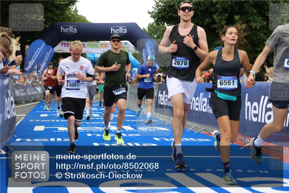 29.06.2025 - hella hamburg halbmarathon Strokosch-Dieckow http://msf.ph/oto/8502068 29.06.2025 10:52:35 Ziel 2346, 2670, 3715, 3952, 3999, 5116, 6561, 6562, 7232, 7475, 9145, 9739, 9869, 10115, 11459, 11689, 12450, 12482, 13051, 13301, 14122, 14561, 15001, 15980, 18982 meine-sportfotos.de