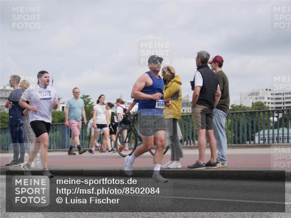 29.06.2025 - hella hamburg halbmarathon Luisa Fischer http://msf.ph/oto/8502084 29.06.2025 10:10:00 Kennedybrücke 12418, 9560, 1245, 6314, 6664, 9560, 10212, 10297 meine-sportfotos.de