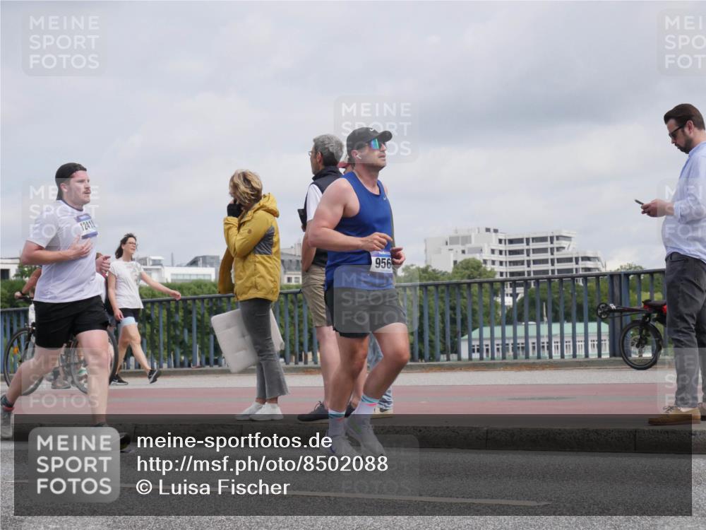 29.06.2025 - hella hamburg halbmarathon Luisa Fischer http://msf.ph/oto/8502088 29.06.2025 10:10:00 Kennedybrücke 12418, 956, 1245, 6314, 6664, 9560, 10212, 10297 meine-sportfotos.de
