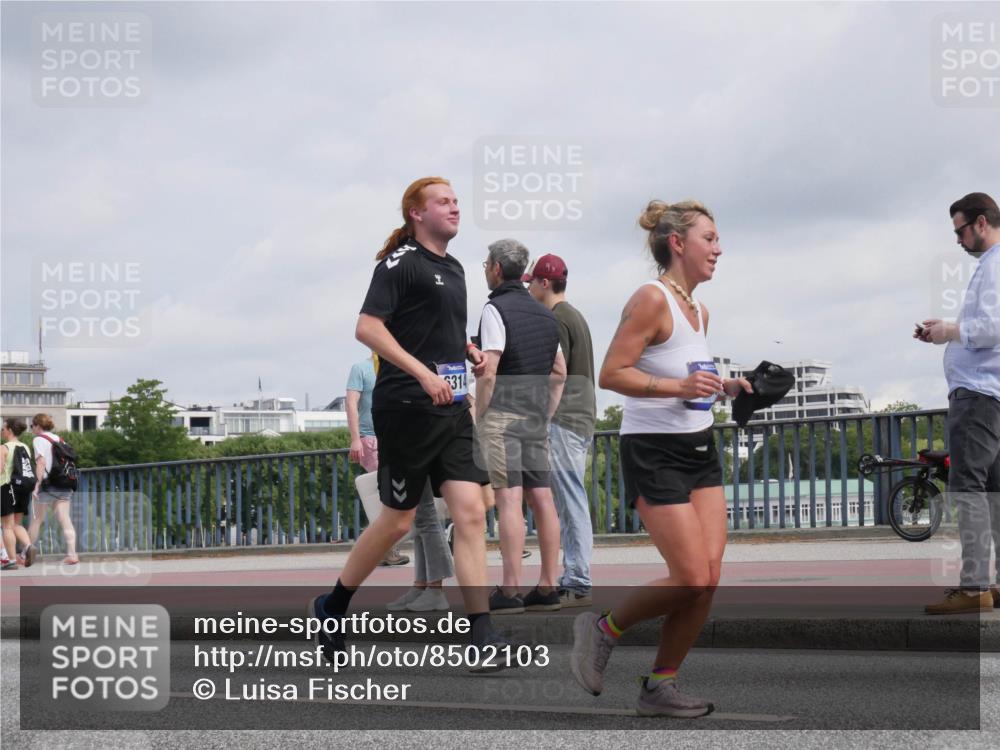 29.06.2025 - hella hamburg halbmarathon Luisa Fischer http://msf.ph/oto/8502103 29.06.2025 10:10:02 Kennedybrücke 314, 6314, 6664, 9560, 10212 meine-sportfotos.de