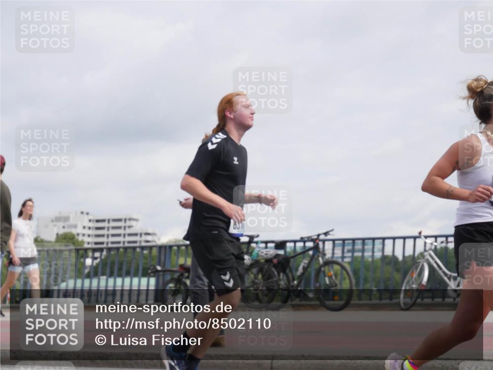 29.06.2025 - hella hamburg halbmarathon Luisa Fischer http://msf.ph/oto/8502110 29.06.2025 10:10:03 Kennedybrücke 6314, 6664, 9560, 10212 meine-sportfotos.de