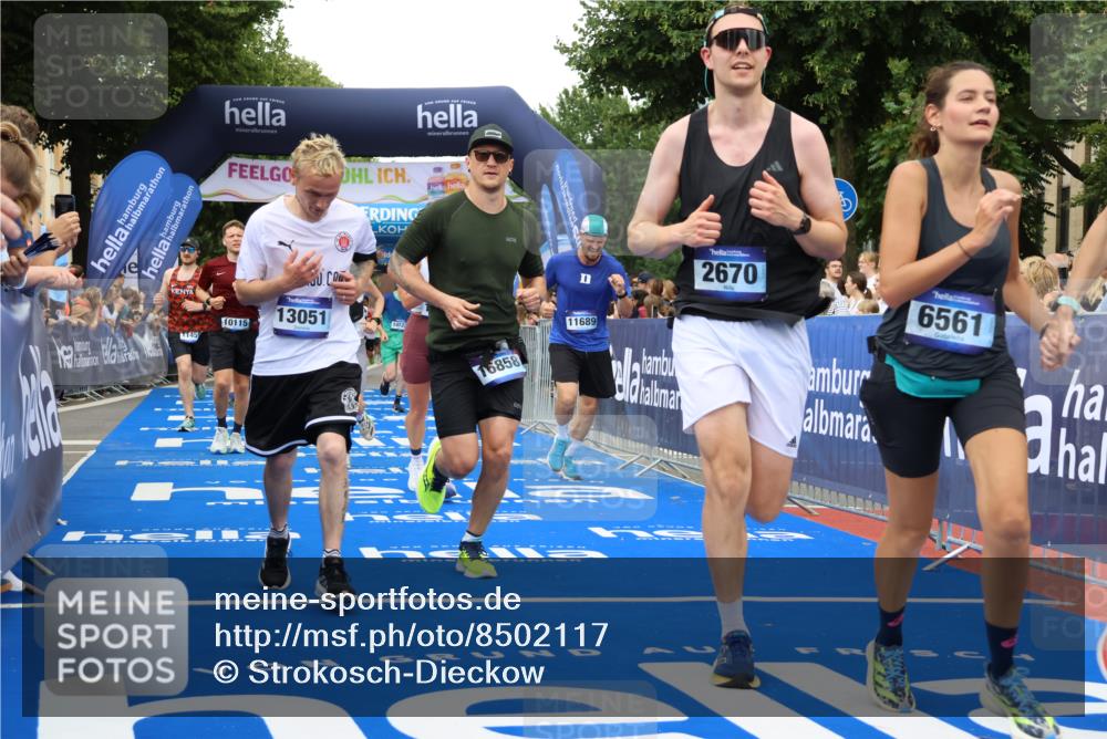 29.06.2025 - hella hamburg halbmarathon Strokosch-Dieckow http://msf.ph/oto/8502117 29.06.2025 10:52:35 Ziel 2346, 2670, 3715, 3952, 3999, 5116, 6561, 6562, 7232, 7475, 9145, 9739, 9869, 10115, 11459, 11689, 12450, 12482, 13051, 13301, 14122, 14561, 15001, 15980, 18982 meine-sportfotos.de