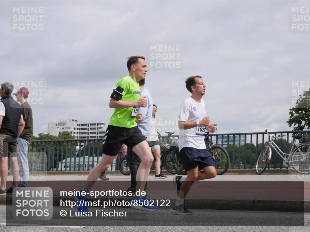 29.06.2025 - hella hamburg halbmarathon Luisa Fischer http://msf.ph/oto/8502122 29.06.2025 10:10:05 Kennedybrücke 1237, 1021, 4502, 6314, 6664, 10212 meine-sportfotos.de