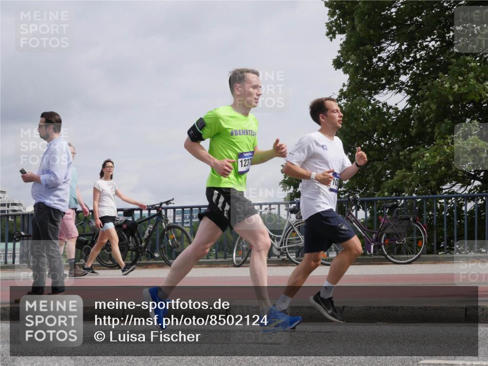 29.06.2025 - hella hamburg halbmarathon Luisa Fischer http://msf.ph/oto/8502124 29.06.2025 10:10:05 Kennedybrücke 1237, 4502, 6314, 6664, 10212 meine-sportfotos.de