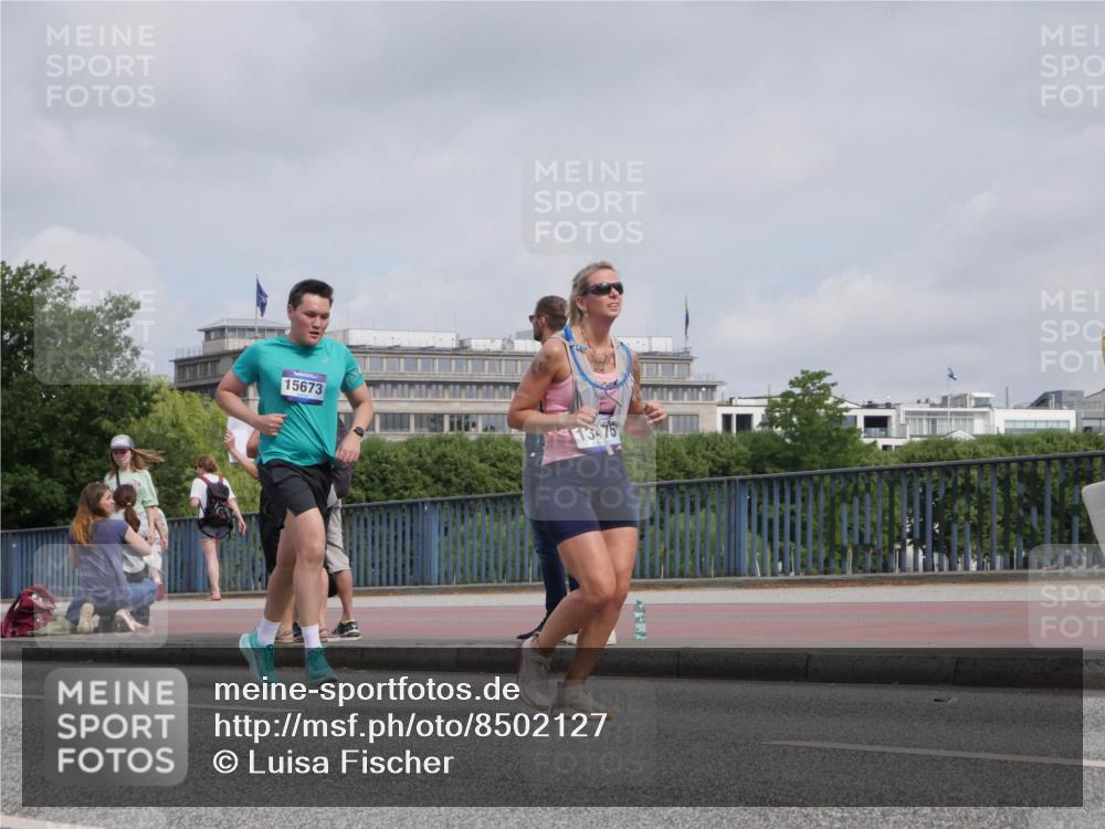 29.06.2025 - hella hamburg halbmarathon Luisa Fischer http://msf.ph/oto/8502127 29.06.2025 10:10:09 Kennedybrücke 15673, 13475, 4502 meine-sportfotos.de