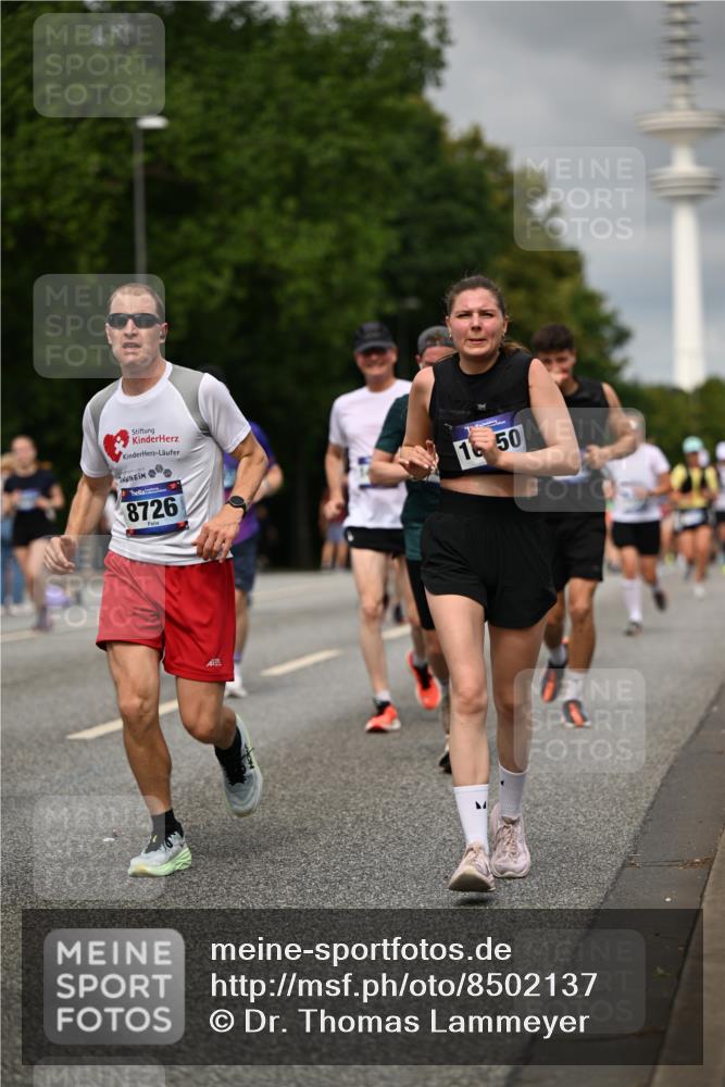 29.06.2025 - hella hamburg halbmarathon Dr. Thomas Lammeyer http://msf.ph/oto/8502137 29.06.2025 10:25:26 Kennedybrücke 1028, 1266, 1658, 2325, 2383, 2635, 2956, 2986, 3247, 3434, 3813, 4082, 4350, 4786, 5041, 5061, 5373, 5395, 5625, 5767, 6275, 6308, 7018, 7522, 7553, 7608, 7781, 8095, 8726, 8844, 9100, 9108, 9501, 9624, 10050, 10602, 10874 meine-sportfotos.de