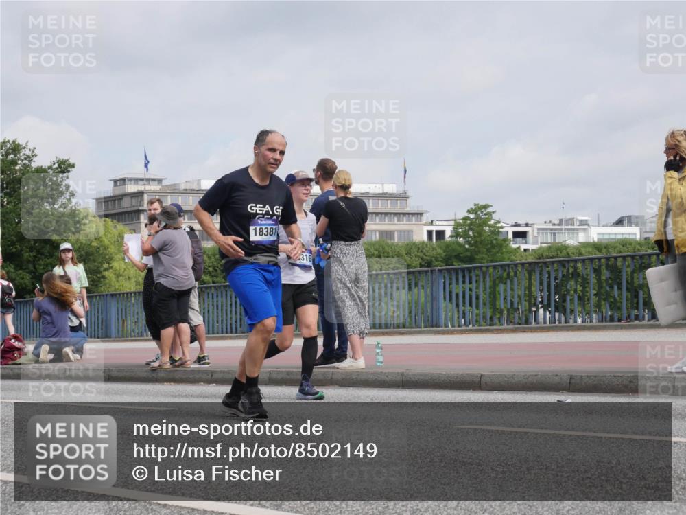 29.06.2025 - hella hamburg halbmarathon Luisa Fischer http://msf.ph/oto/8502149 29.06.2025 10:10:13 Kennedybrücke 18381, 316, 4502, 5287, 5807, 10703 meine-sportfotos.de