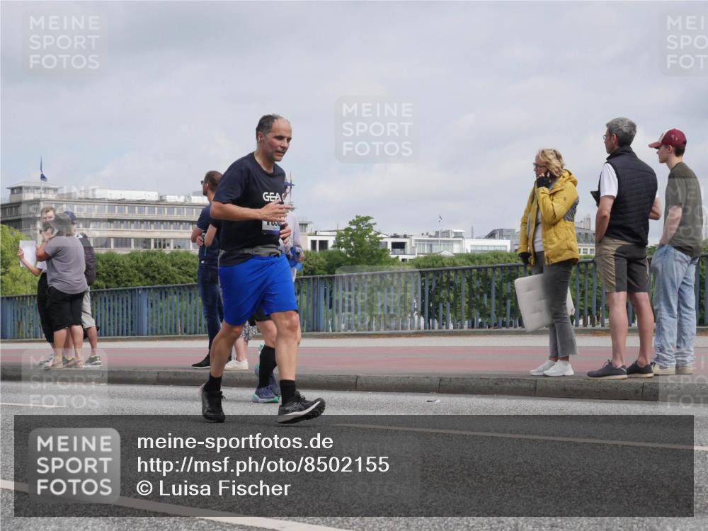 29.06.2025 - hella hamburg halbmarathon Luisa Fischer http://msf.ph/oto/8502155 29.06.2025 10:10:13 Kennedybrücke 4502, 5287, 5807, 10703 meine-sportfotos.de