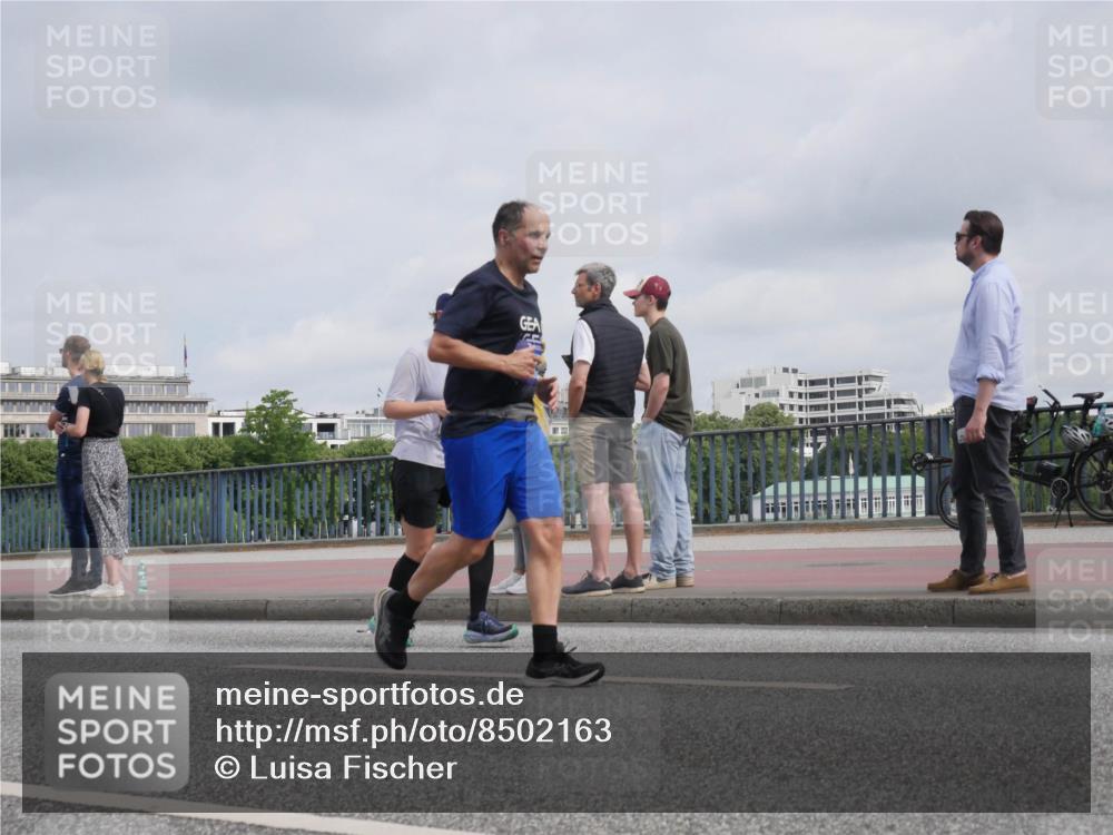 29.06.2025 - hella hamburg halbmarathon Luisa Fischer http://msf.ph/oto/8502163 29.06.2025 10:10:14 Kennedybrücke 4502, 5287, 5807, 10703 meine-sportfotos.de