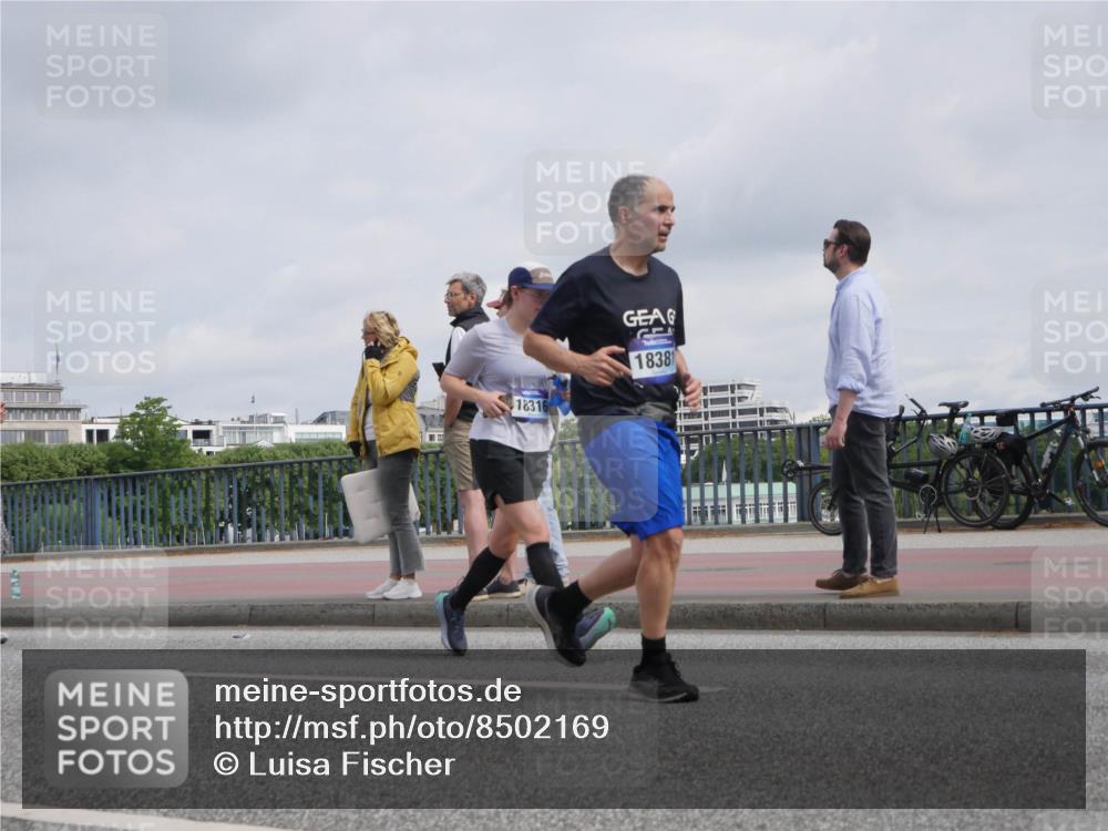 29.06.2025 - hella hamburg halbmarathon Luisa Fischer http://msf.ph/oto/8502169 29.06.2025 10:10:14 Kennedybrücke 18316, 1838, 4502, 5287, 5807, 10703 meine-sportfotos.de