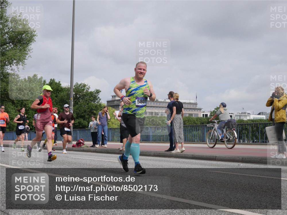 29.06.2025 - hella hamburg halbmarathon Luisa Fischer http://msf.ph/oto/8502173 29.06.2025 10:10:21 Kennedybrücke 6692, 5845, 1070, 5807, 5287, 5807, 5845, 5926, 10283, 10703 meine-sportfotos.de