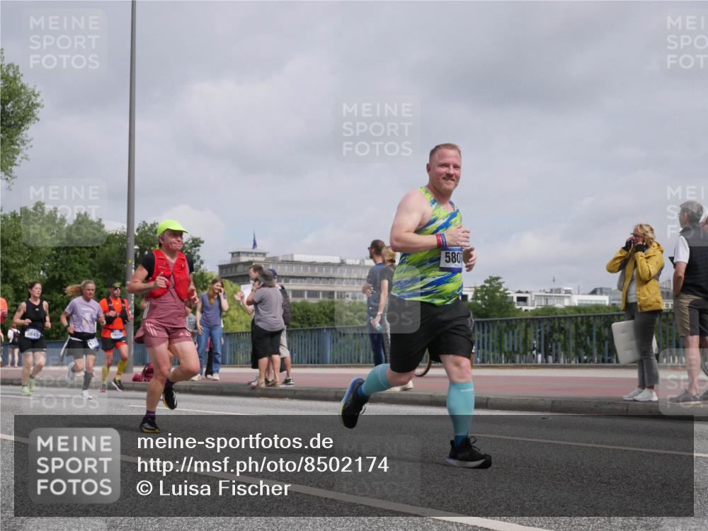 29.06.2025 - hella hamburg halbmarathon Luisa Fischer http://msf.ph/oto/8502174 29.06.2025 10:10:21 Kennedybrücke 5845, 5801, 5287, 5807, 5845, 5926, 10283, 10703 meine-sportfotos.de