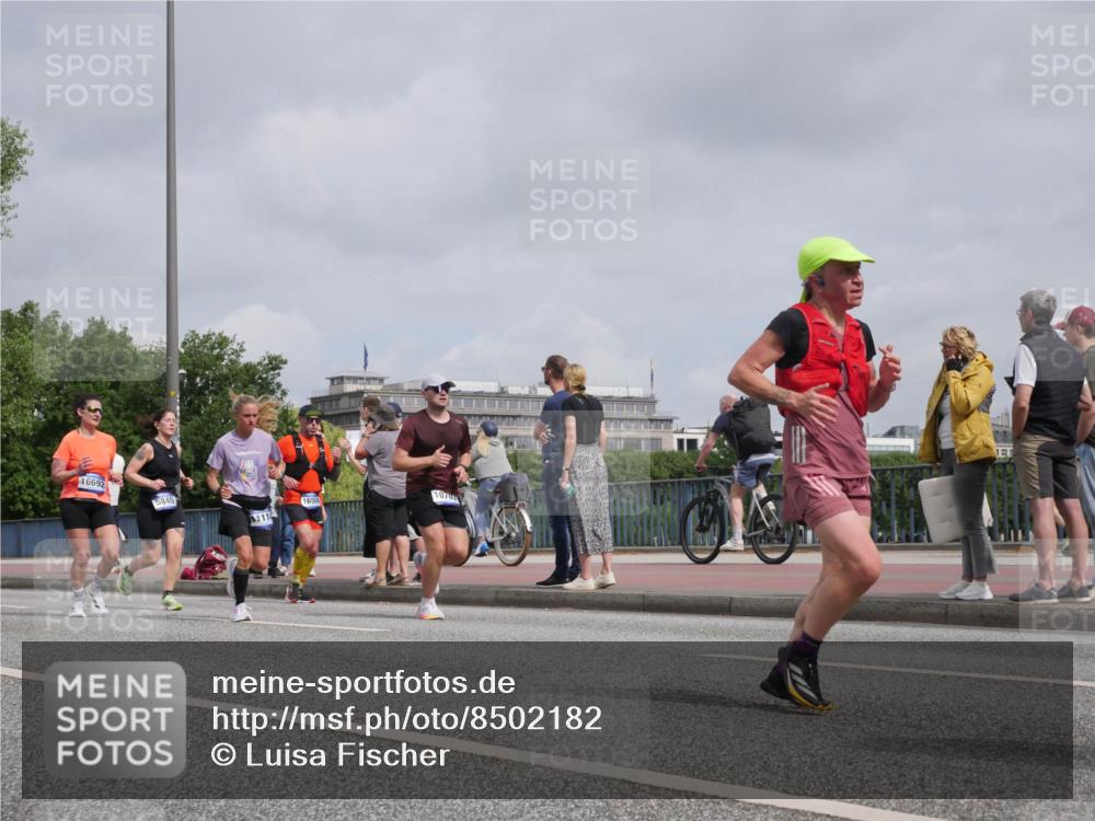 29.06.2025 - hella hamburg halbmarathon Luisa Fischer http://msf.ph/oto/8502182 29.06.2025 10:10:22 Kennedybrücke 16692, 5845, 11114, 16554, 1070, 5287, 5807, 5845, 5926, 10283, 10703 meine-sportfotos.de