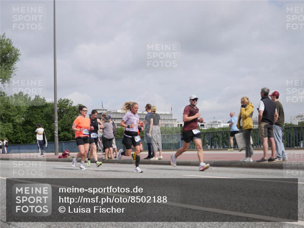 29.06.2025 - hella hamburg halbmarathon Luisa Fischer http://msf.ph/oto/8502188 29.06.2025 10:10:23 Kennedybrücke 1669, 5845, 5287, 5807, 5845, 5926, 6517, 7503, 10283, 10703 meine-sportfotos.de