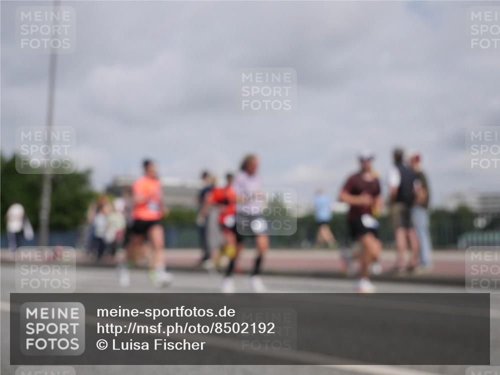29.06.2025 - hella hamburg halbmarathon Luisa Fischer http://msf.ph/oto/8502192 29.06.2025 10:10:24 Kennedybrücke 5287, 5807, 5845, 5926, 6517, 7503, 10283, 10703 meine-sportfotos.de