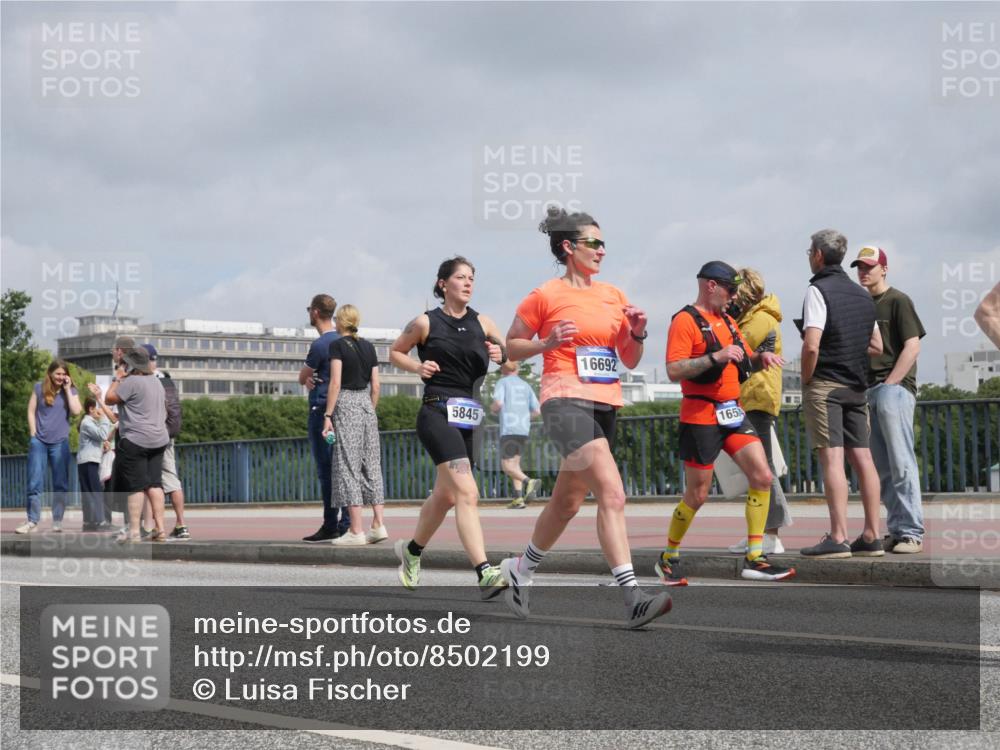29.06.2025 - hella hamburg halbmarathon Luisa Fischer http://msf.ph/oto/8502199 29.06.2025 10:10:25 Kennedybrücke 5845, 16692, 165, 5845, 5926, 6517, 7503, 10283, 10700, 10703 meine-sportfotos.de