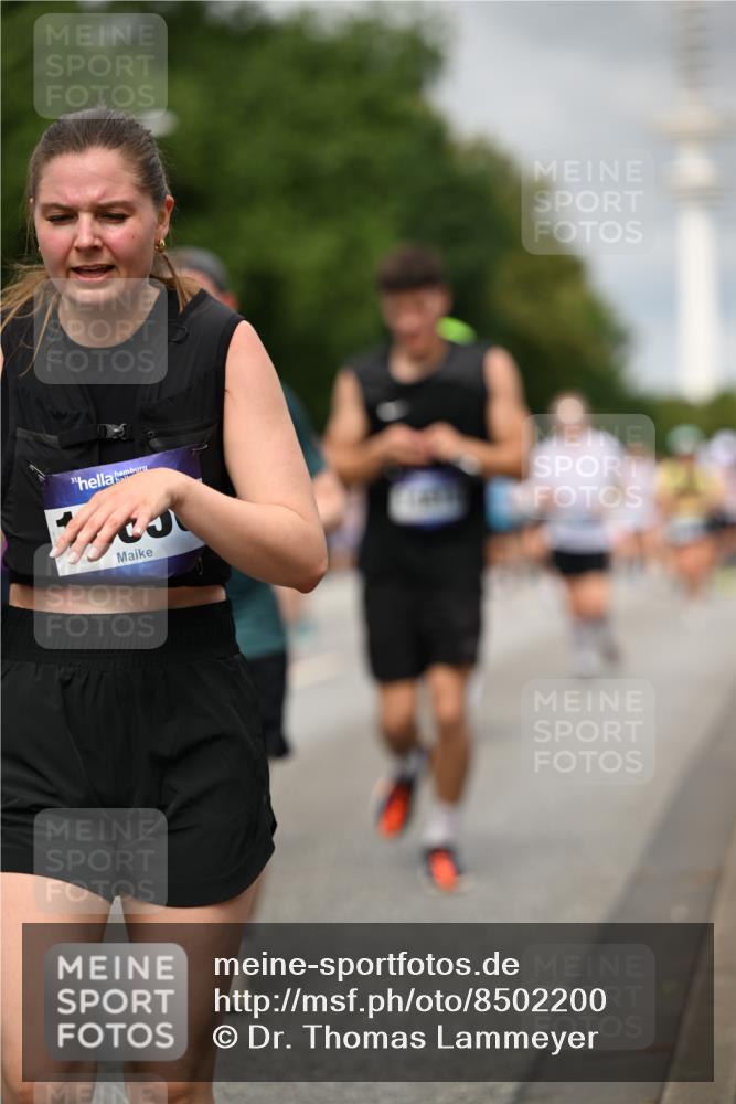 29.06.2025 - hella hamburg halbmarathon Dr. Thomas Lammeyer http://msf.ph/oto/8502200 29.06.2025 10:25:28 Kennedybrücke 1028, 1266, 1658, 2383, 2635, 2956, 3122, 3247, 3434, 3813, 4350, 4786, 5041, 5061, 5373, 5395, 5625, 5767, 6275, 6308, 7018, 7522, 7553, 7608, 7781, 8095, 8726, 8844, 9100, 9108, 9501, 9624, 10050, 10602, 10874 meine-sportfotos.de