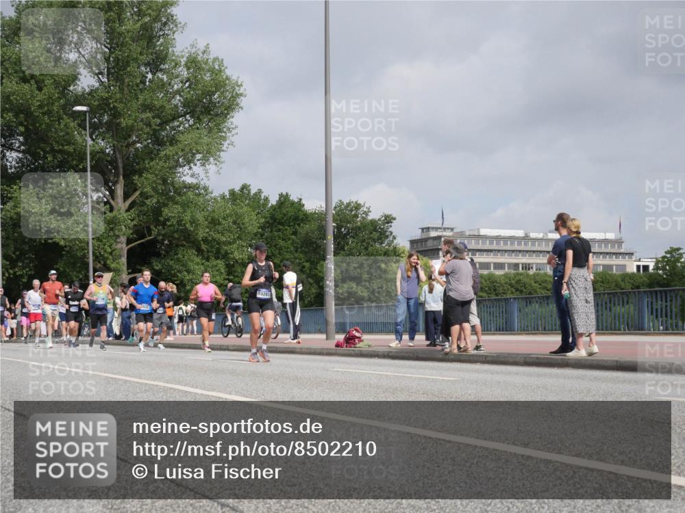 29.06.2025 - hella hamburg halbmarathon Luisa Fischer http://msf.ph/oto/8502210 29.06.2025 10:10:26 Kennedybrücke 5926, 10283, 5845, 5926, 6517, 7503, 8585, 10283, 10700, 10703 meine-sportfotos.de