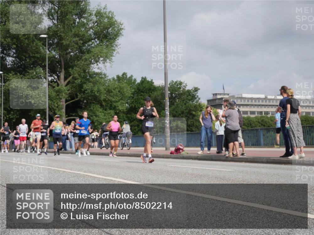 29.06.2025 - hella hamburg halbmarathon Luisa Fischer http://msf.ph/oto/8502214 29.06.2025 10:10:26 Kennedybrücke 10283, 5845, 5926, 6517, 7503, 8585, 10283, 10700, 10703 meine-sportfotos.de