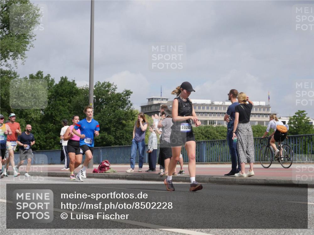 29.06.2025 - hella hamburg halbmarathon Luisa Fischer http://msf.ph/oto/8502228 29.06.2025 10:10:28 Kennedybrücke 17, 18325, 5926, 10283, 4262, 5845, 5926, 6517, 6833, 7503, 8585, 10283, 10700 meine-sportfotos.de