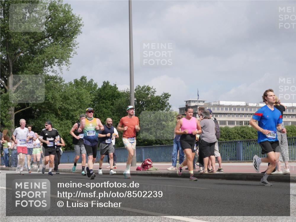 29.06.2025 - hella hamburg halbmarathon Luisa Fischer http://msf.ph/oto/8502239 29.06.2025 10:10:30 Kennedybrücke 1070033, 2550, 4821, 6517, 16933, 18325, 5926, 1993, 4262, 5242, 5926, 6517, 6518, 6707, 6713, 6833, 7503, 8585, 10283, 10700 meine-sportfotos.de