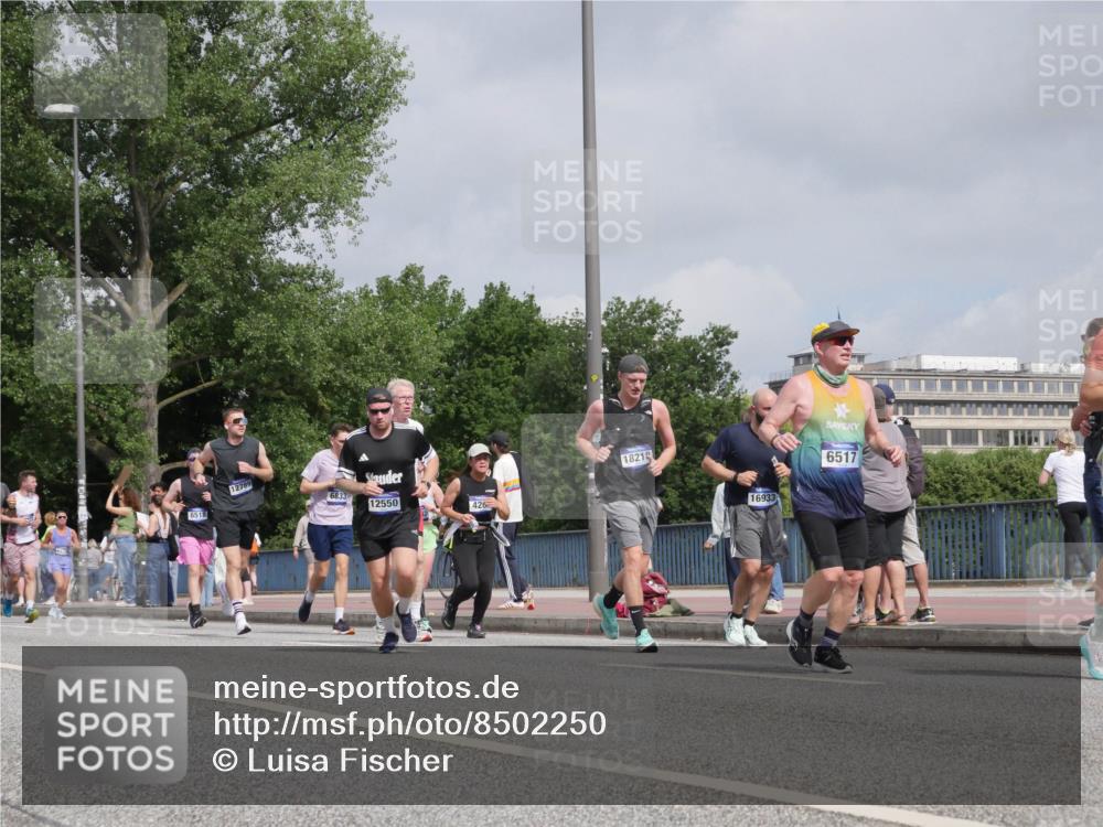 29.06.2025 - hella hamburg halbmarathon Luisa Fischer http://msf.ph/oto/8502250 29.06.2025 10:10:32 Kennedybrücke 6518, 12789, 6833, 12550, 426, 1821, 16933, 6517, 1993, 4262, 5242, 5926, 6517, 6518, 6707, 6713, 6715, 6833, 7503, 8585, 9967, 10283, 10700 meine-sportfotos.de