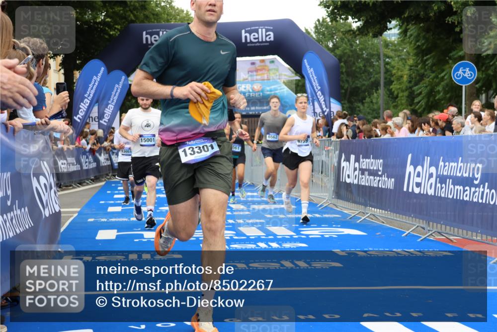 29.06.2025 - hella hamburg halbmarathon Strokosch-Dieckow http://msf.ph/oto/8502267 29.06.2025 10:52:32 Ziel 2346, 2670, 3715, 3952, 6561, 6562, 7178, 7232, 7475, 8371, 8661, 9145, 9739, 9876, 10115, 11459, 11689, 11791, 12450, 13015, 13051, 13301, 14122, 14561, 15001, 15980, 18982 meine-sportfotos.de