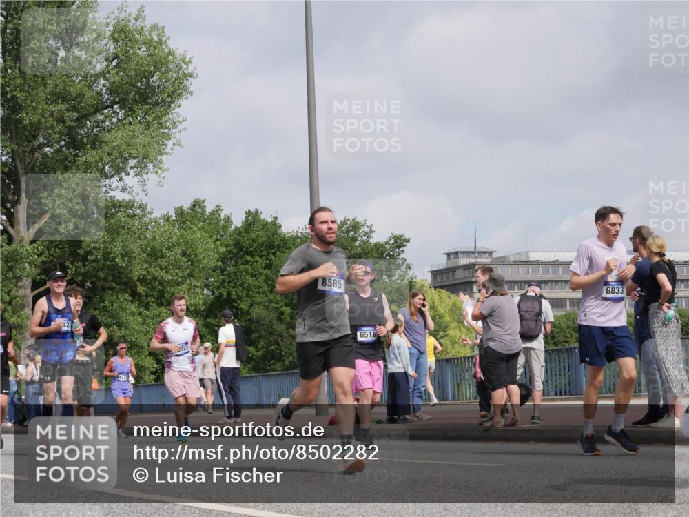 29.06.2025 - hella hamburg halbmarathon Luisa Fischer http://msf.ph/oto/8502282 29.06.2025 10:10:36 Kennedybrücke 42, 8585, 6518, 6833, 1993, 4262, 5242, 6517, 6518, 6707, 6713, 6715, 6833, 7503, 8585, 9967, 10700 meine-sportfotos.de