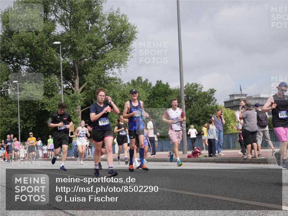 29.06.2025 - hella hamburg halbmarathon Luisa Fischer http://msf.ph/oto/8502290 29.06.2025 10:10:37 Kennedybrücke 6715, 1993, 242, 9967, 75, 1872, 6518, 1993, 4262, 5242, 6196, 6518, 6707, 6713, 6715, 6833, 8585, 9967, 10700 meine-sportfotos.de