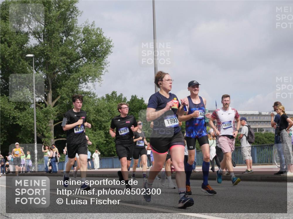 29.06.2025 - hella hamburg halbmarathon Luisa Fischer http://msf.ph/oto/8502300 29.06.2025 10:10:39 Kennedybrücke 6196, 1993, 42, 6715, 6707, 9967, 18721, 1893, 1993, 3929, 4262, 5242, 6196, 6518, 6707, 6713, 6715, 6833, 8585, 9967 meine-sportfotos.de