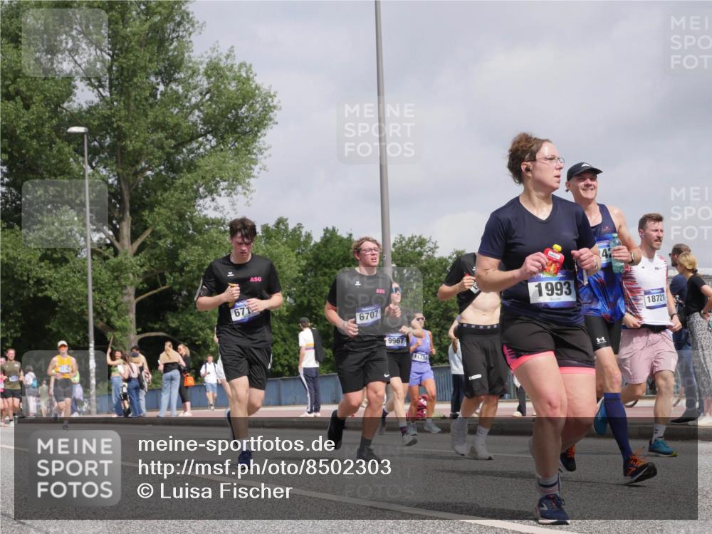 29.06.2025 - hella hamburg halbmarathon Luisa Fischer http://msf.ph/oto/8502303 29.06.2025 10:10:39 Kennedybrücke 671, 6707, 9967, 11758, 1993, 1, 18721, 1893, 1993, 3929, 4262, 5242, 6196, 6518, 6707, 6713, 6715, 6833, 8585, 9967 meine-sportfotos.de