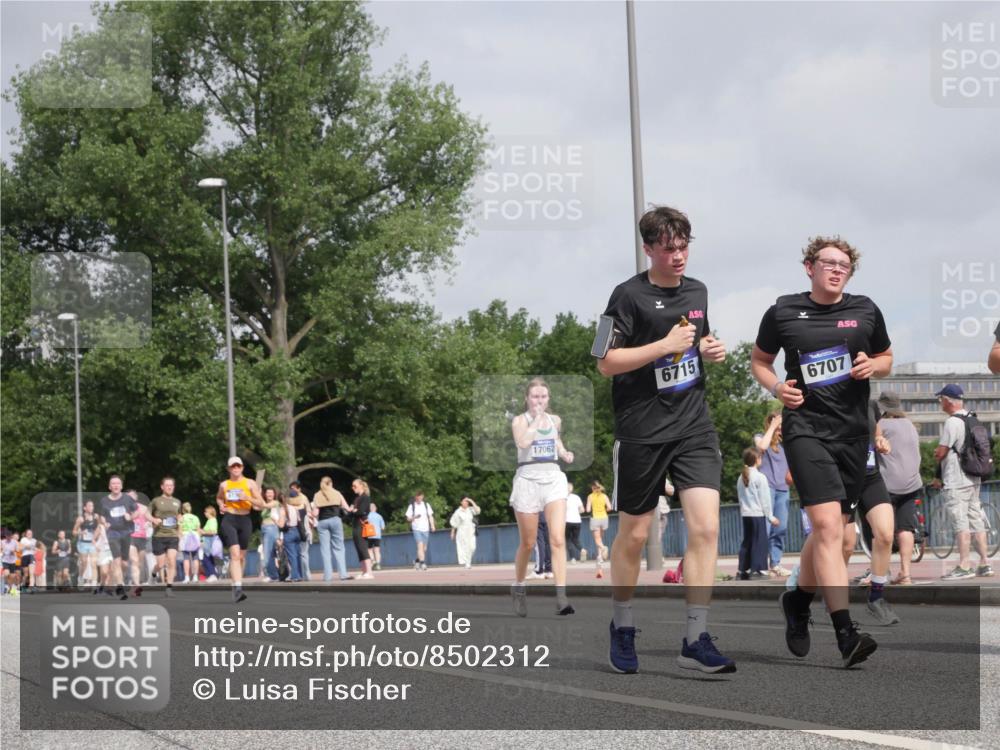 29.06.2025 - hella hamburg halbmarathon Luisa Fischer http://msf.ph/oto/8502312 29.06.2025 10:10:40 Kennedybrücke 17062, 6715, 6707, 1893, 1993, 2136, 3929, 4262, 5242, 6196, 6518, 6707, 6713, 6715, 6833, 7760, 9967 meine-sportfotos.de