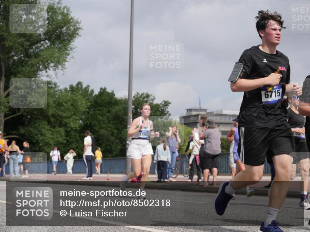 29.06.2025 - hella hamburg halbmarathon Luisa Fischer http://msf.ph/oto/8502318 29.06.2025 10:10:41 Kennedybrücke 17062, 6715, 550, 1893, 1993, 2136, 3929, 5242, 6196, 6518, 6707, 6713, 6715, 7760, 9967 meine-sportfotos.de