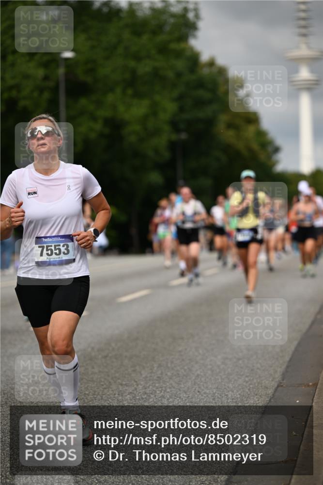 29.06.2025 - hella hamburg halbmarathon Dr. Thomas Lammeyer http://msf.ph/oto/8502319 29.06.2025 10:25:33 Kennedybrücke 1028, 1266, 1401, 1658, 2271, 2635, 2956, 3122, 3434, 3817, 4350, 4786, 5041, 5061, 5373, 5395, 5493, 5767, 5957, 6086, 7018, 7228, 7522, 7553, 7781, 8095, 8726, 8844, 9100, 9108, 9499, 9624, 10050, 10874 meine-sportfotos.de