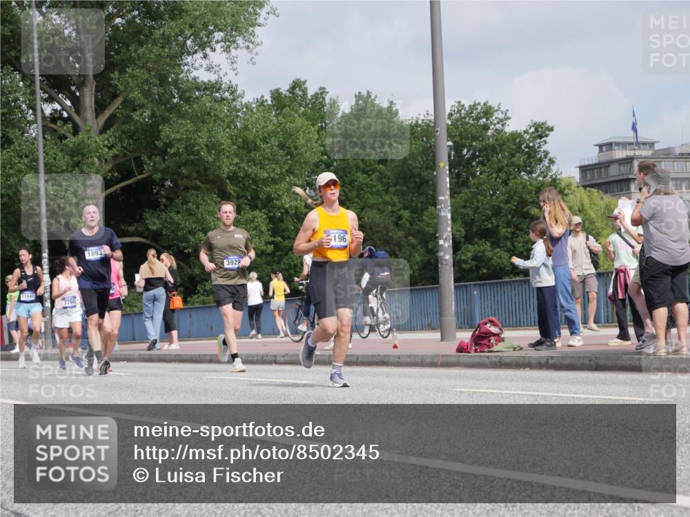 29.06.2025 - hella hamburg halbmarathon Luisa Fischer http://msf.ph/oto/8502345 29.06.2025 10:10:44 Kennedybrücke 11641, 7760, 1893, 3929, 196, 1893, 2136, 3929, 5899, 6196, 6715, 7760, 9967 meine-sportfotos.de
