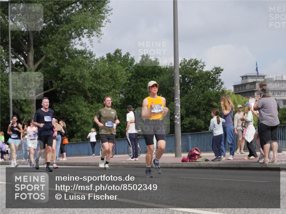 29.06.2025 - hella hamburg halbmarathon Luisa Fischer http://msf.ph/oto/8502349 29.06.2025 10:10:44 Kennedybrücke 11641, 7760, 1893, 3929, 196, 1893, 2136, 3929, 5899, 6196, 6715, 7760, 9967 meine-sportfotos.de