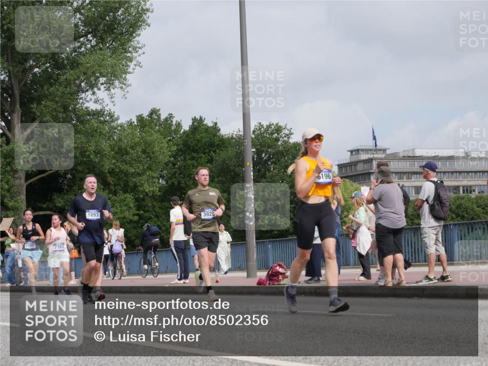 29.06.2025 - hella hamburg halbmarathon Luisa Fischer http://msf.ph/oto/8502356 29.06.2025 10:10:45 Kennedybrücke 11641, 7760, 1893, 3929, 196, 1893, 2136, 3929, 5899, 6196, 7760, 9967 meine-sportfotos.de