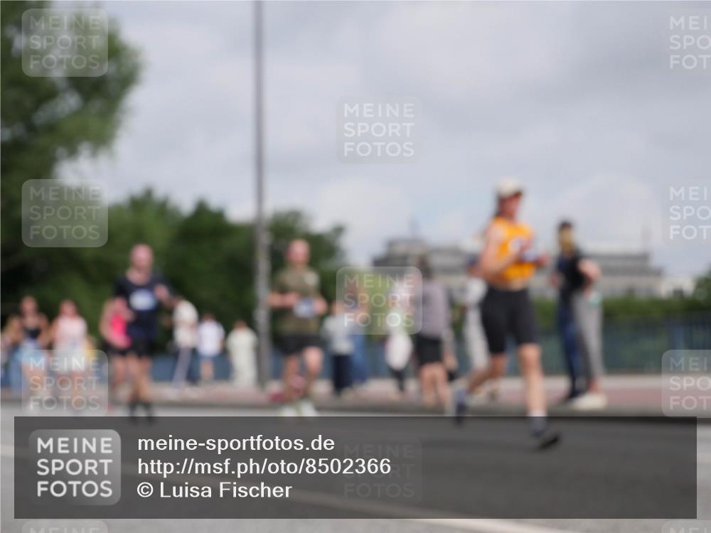 29.06.2025 - hella hamburg halbmarathon Luisa Fischer http://msf.ph/oto/8502366 29.06.2025 10:10:46 Kennedybrücke 1893, 2136, 3929, 5899, 6196, 7760 meine-sportfotos.de