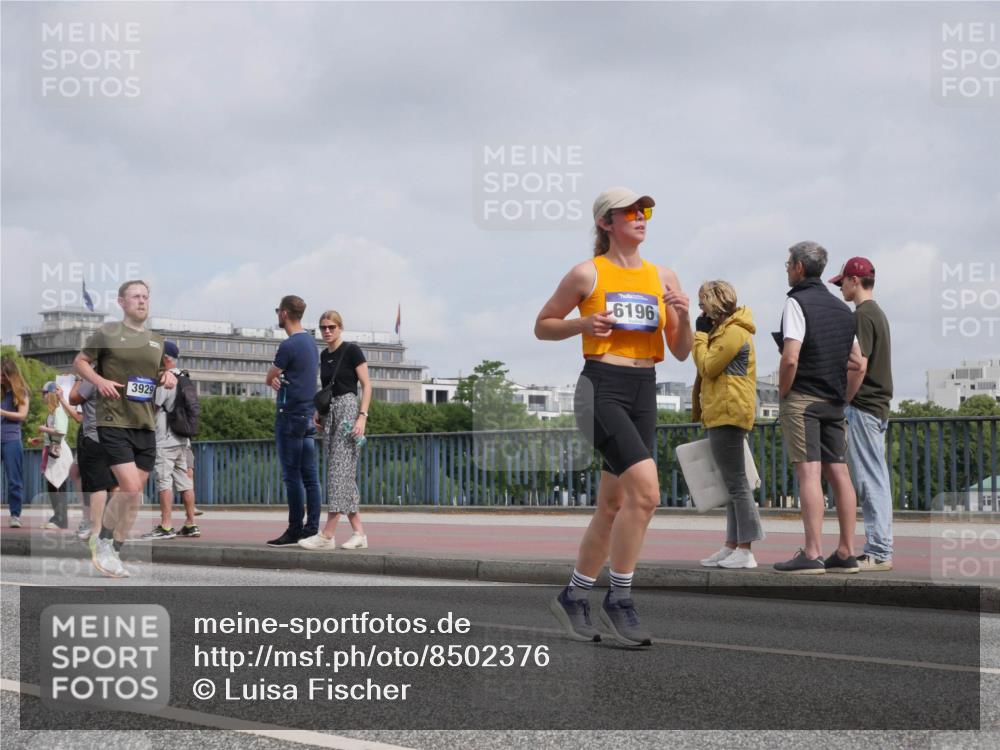 29.06.2025 - hella hamburg halbmarathon Luisa Fischer http://msf.ph/oto/8502376 29.06.2025 10:10:47 Kennedybrücke 3929, 6196, 1893, 2136, 3929, 5899, 6196, 7760 meine-sportfotos.de